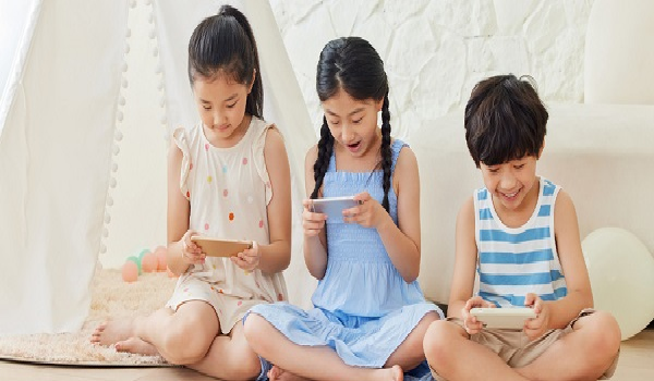 武汉青少年心理咨询：高中孩子沉迷手机不上学怎么办？
