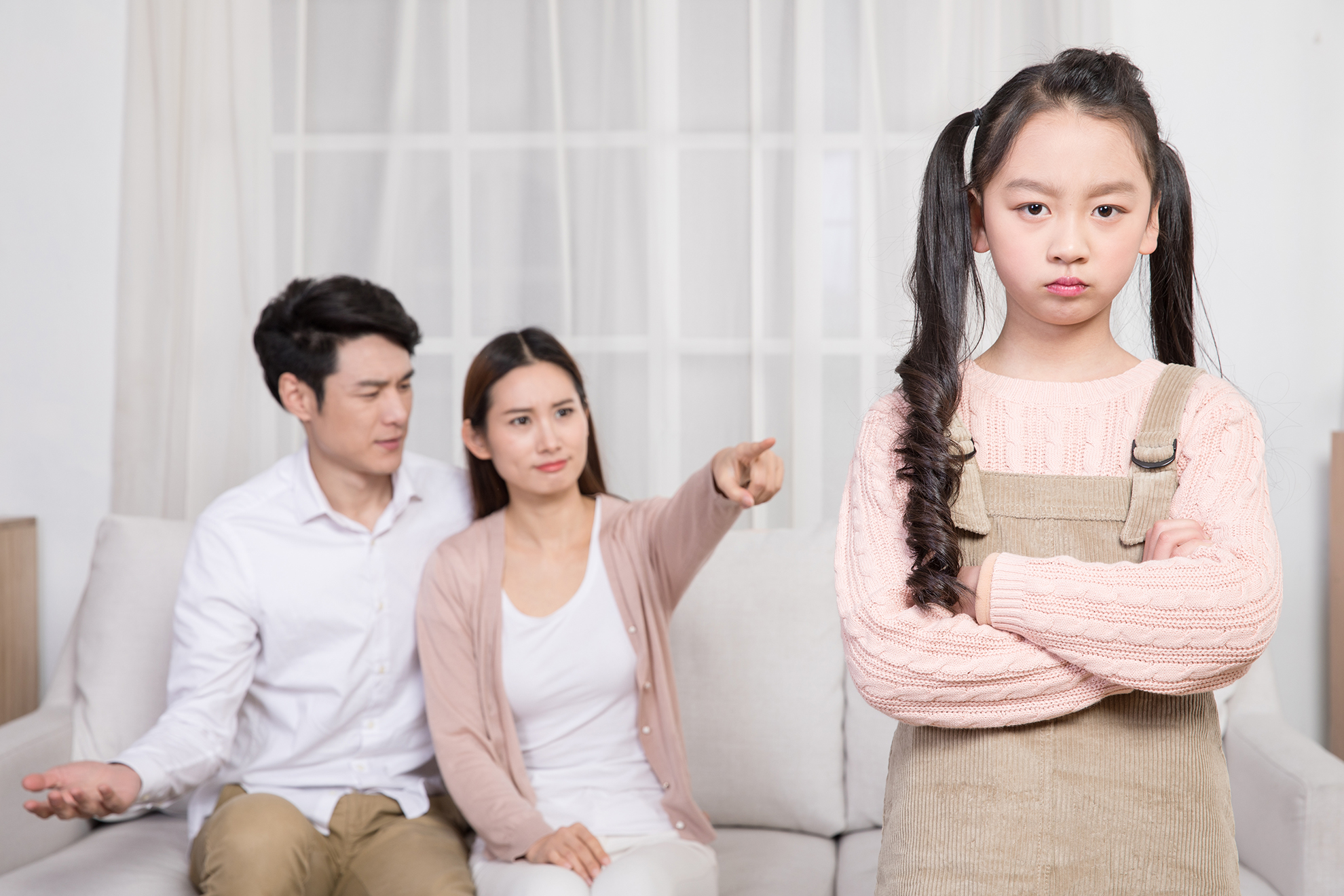 摄图网_500813589_孩子叛逆父母教育（企业商用）
